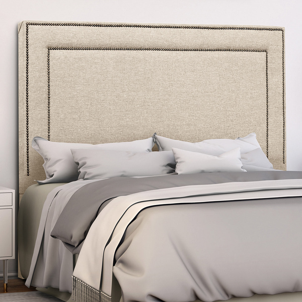 Cabeceira Estofada com Tachinhas de Metal para Cama Box Casal 140 cm Madri Fixação no Box - LH Móveis