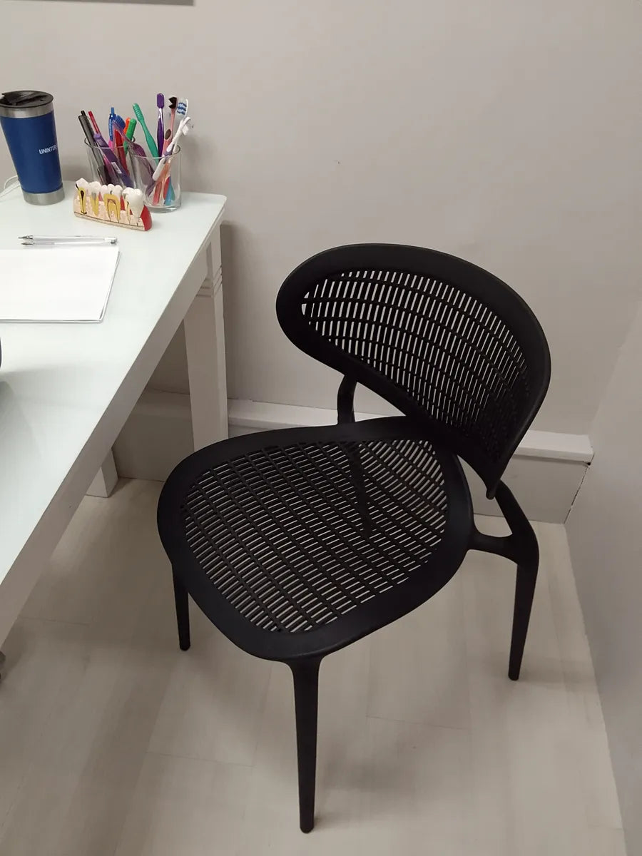 Cadeira Fixa Capri com Assento Anatômico com Proteção UV Versátil Para Todos os Ambientes- LH Móveis