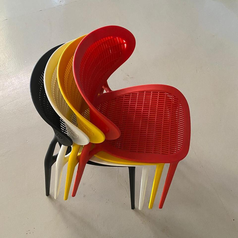 Cadeira Fixa Capri com Assento Anatômico com Proteção UV Versátil Para Todos os Ambientes- LH Móveis