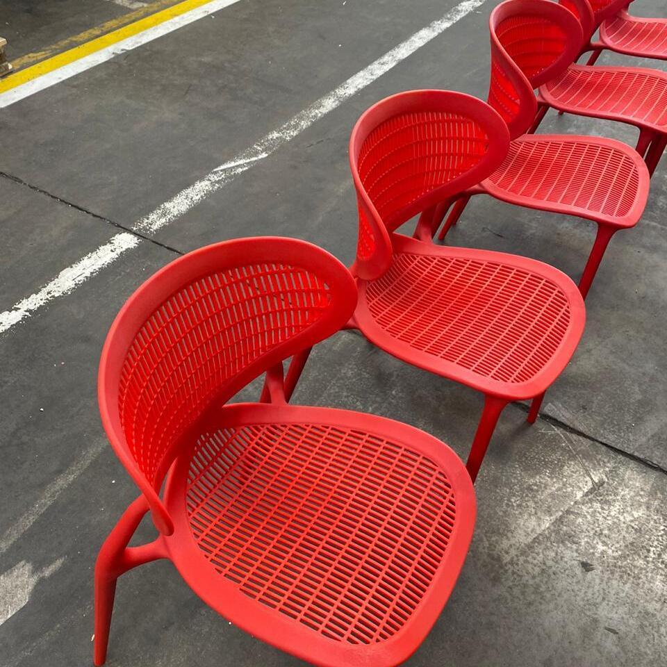 Cadeira Fixa Capri com Assento Anatômico com Proteção UV Versátil Para Todos os Ambientes- LH Móveis