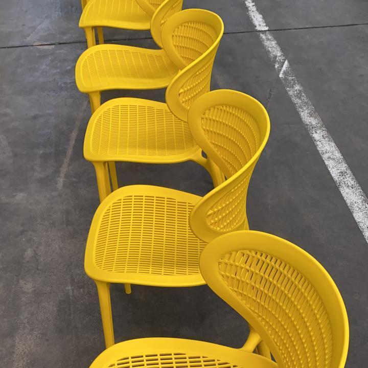 Cadeira Fixa Capri com Assento Anatômico com Proteção UV Versátil Para Todos os Ambientes- LH Móveis