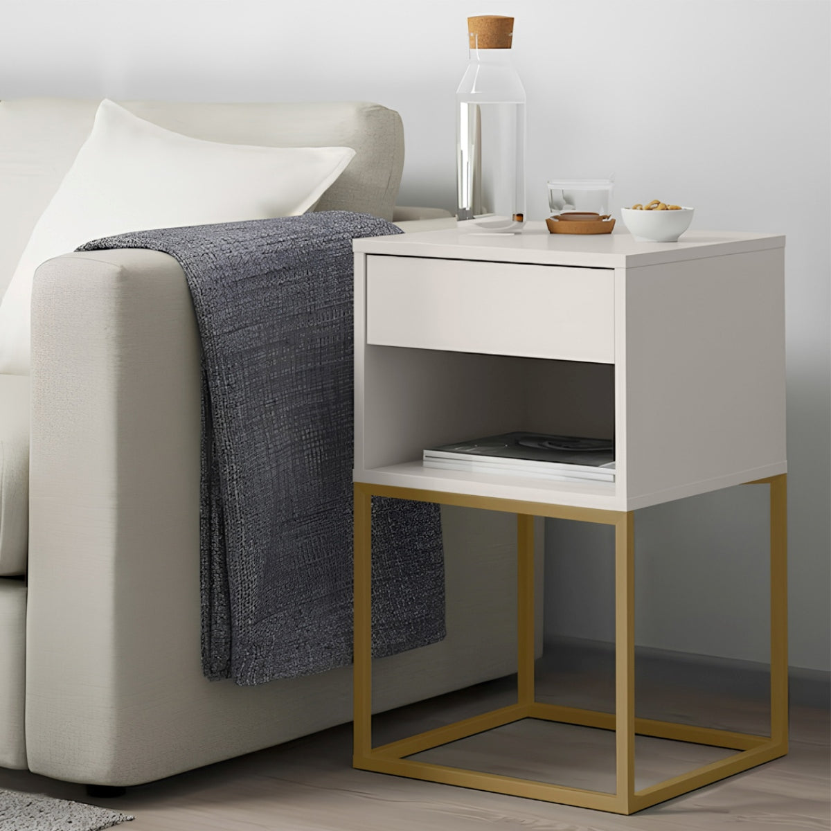 Mesa de Cabeceira Sofia com 1 Nicho Base de Aço 1 Gaveta Corrediça Telescópica - LH Móveis