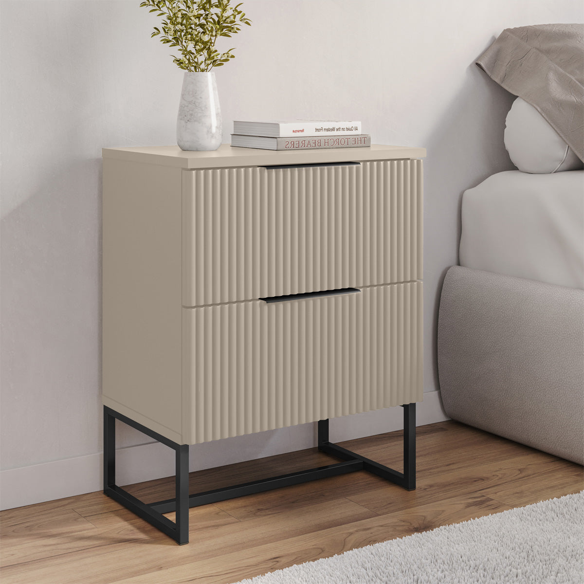 Mesa de Cabeceira Lumia Detalhe Ripado 100% MDF Com 2 Gavetas Puxador Slim Base de Aço - LH Móveis