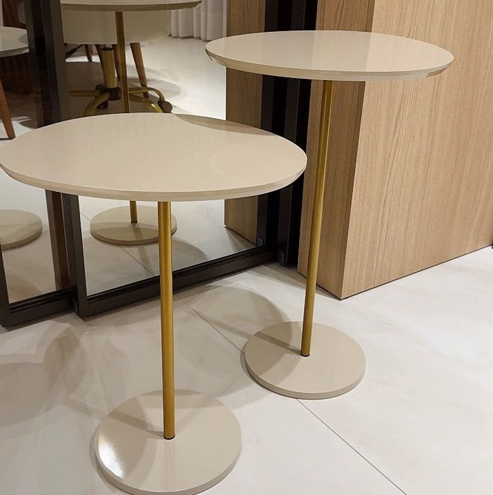 Conjunto Mesa Lateral Vitta Design Orgânico em MDF Haste Dourada Para Decoração - LH Móveis
