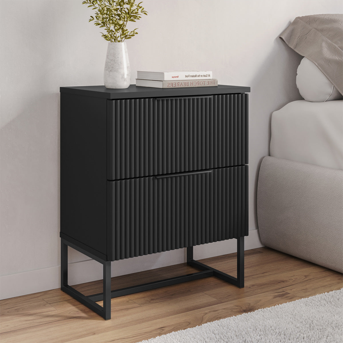 Mesa de Cabeceira Lumia Detalhe Ripado 100% MDF Com 2 Gavetas Puxador Slim Base de Aço - LH Móveis